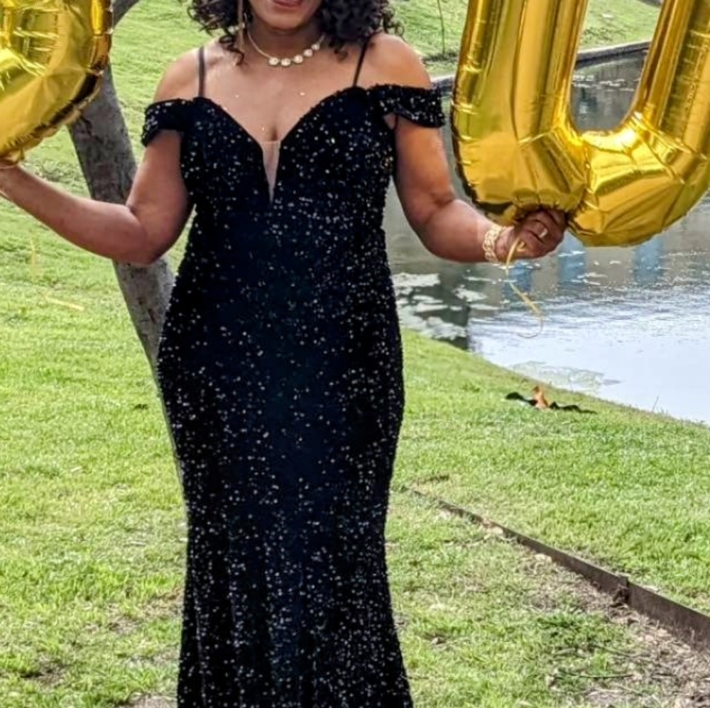 Beautiful Long Sequins mermaid gown black Sz 12 worn once